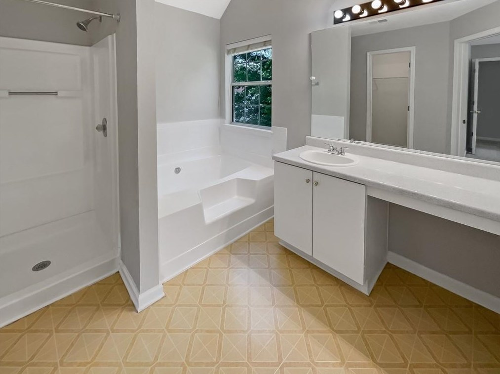 2102 Redwater Dr, Decatur GA  30035-2210 exterior