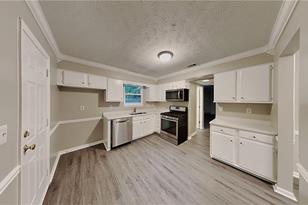 125 Barrington Dr - Photo 3