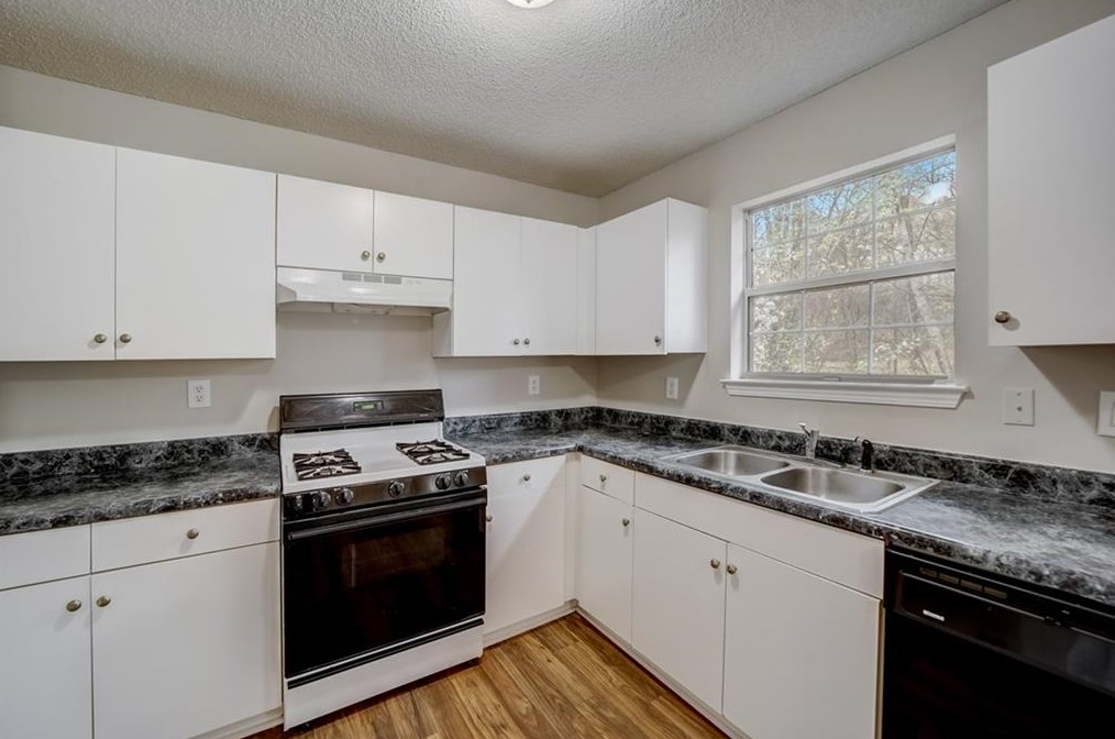 2180 Hidden Creek Dr, Decatur GA  30035-3628 exterior