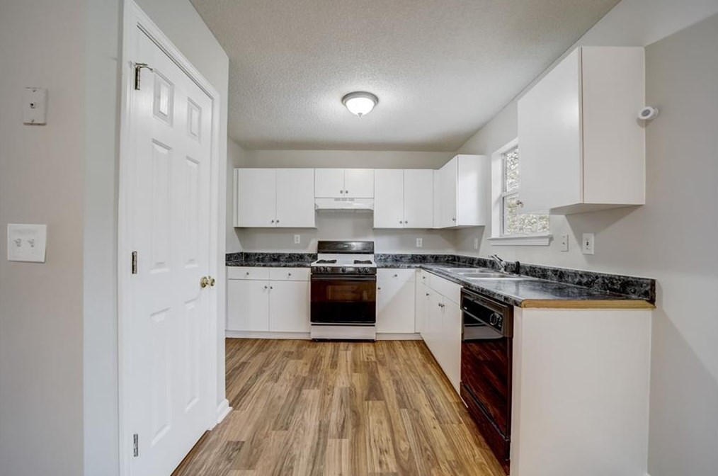 2180 Hidden Creek Dr, Decatur GA  30035-3628 exterior