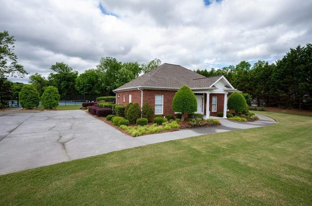 107 Bristol Pl, Calhoun GA  30701-7014 exterior