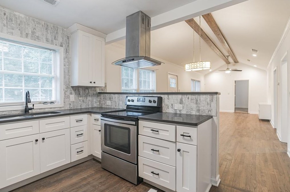 1945 Meadow Ln, Decatur GA  30032-4278 exterior