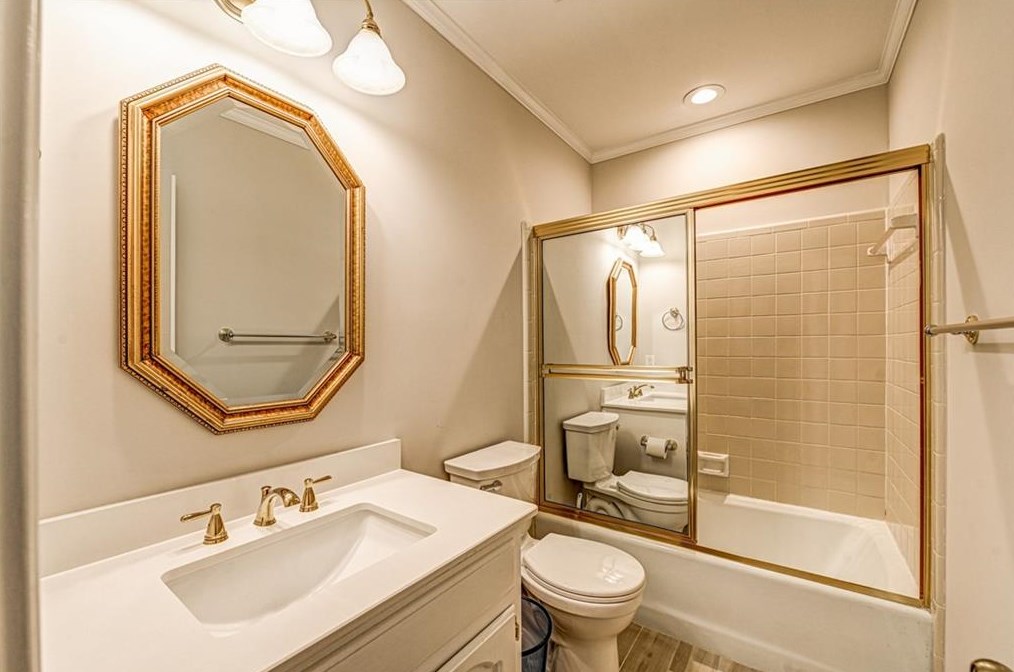 1875 Bedfordshire Ct, Decatur GA  30033-1400 exterior