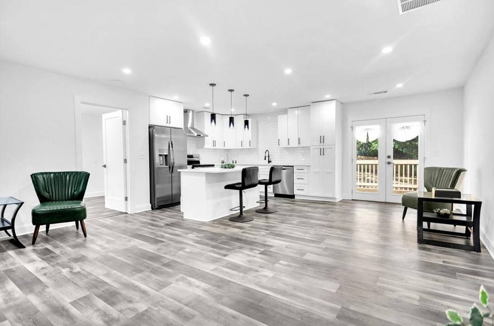 983 Poplar St, Atlanta GA  30344-3744 exterior