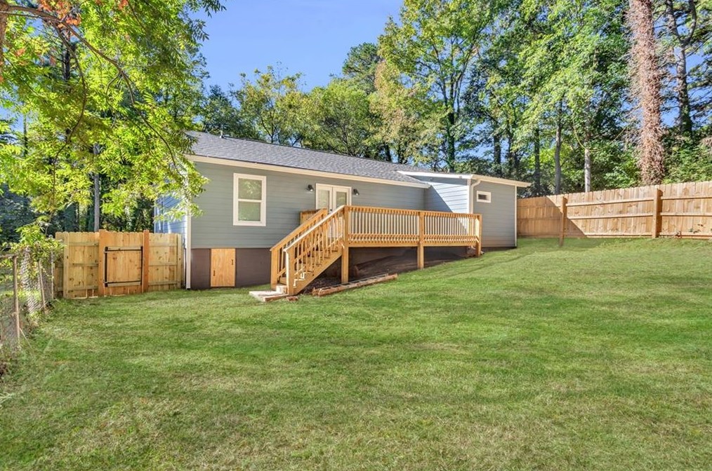 983 Poplar St, Atlanta GA  30344-3744 exterior