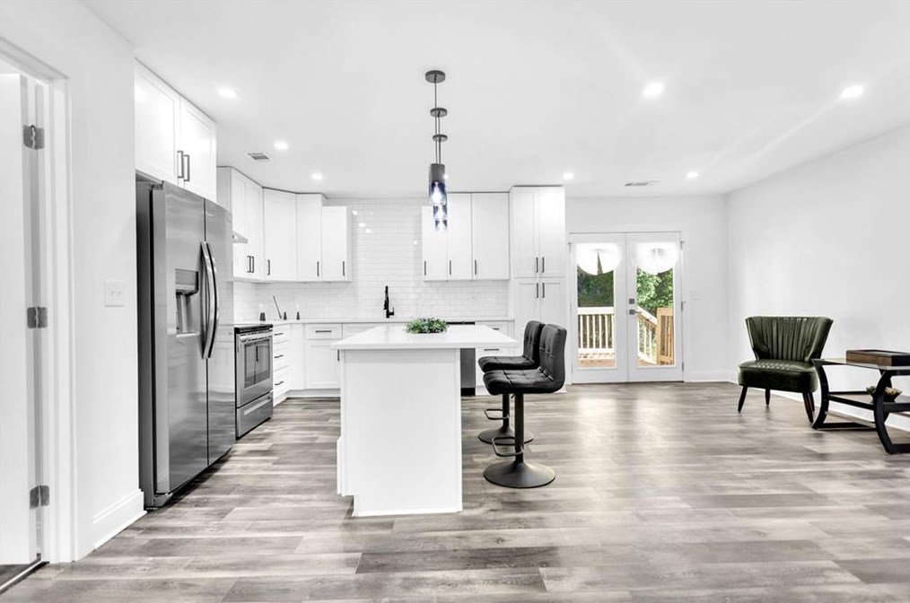 983 Poplar St, Atlanta GA  30344-3744 exterior