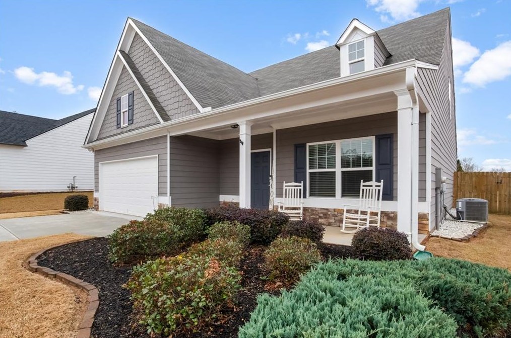 1121 Bald Eagle Trce, Hoschton GA  30548-1991 exterior