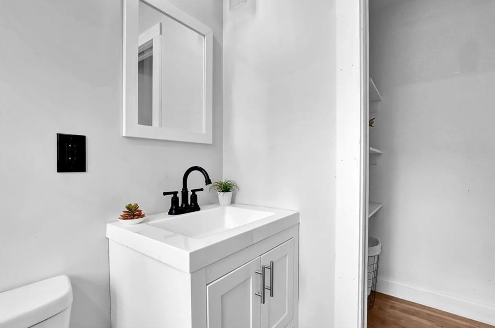 4212 Hanes Dr, Decatur GA  30035-1945 exterior