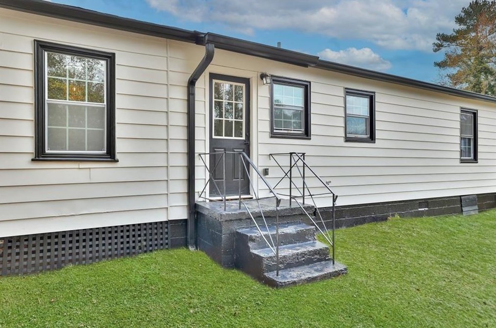 4212 Hanes Dr, Decatur GA  30035-1945 exterior