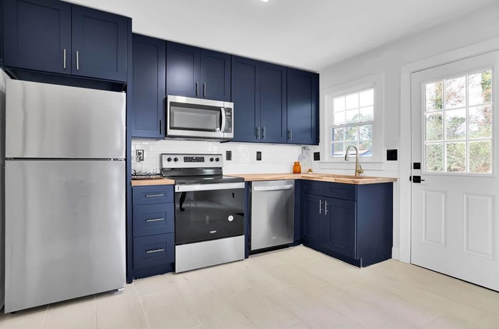 4212 Hanes Dr, Decatur GA  30035-1945 exterior