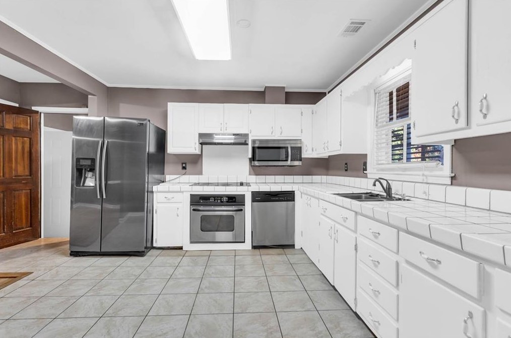 4032 Shady Oak Ct, Atlanta GA  30340-2634 exterior