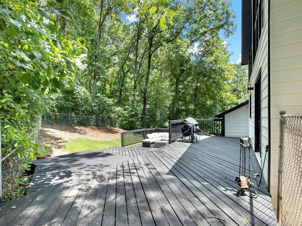 2033 Cliff Creek Ct, Smyrna GA  30080-5883 exterior