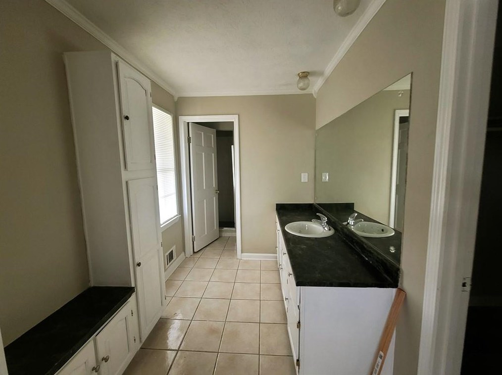 4630 Riverwood Cir, Decatur GA  30035-2936 exterior