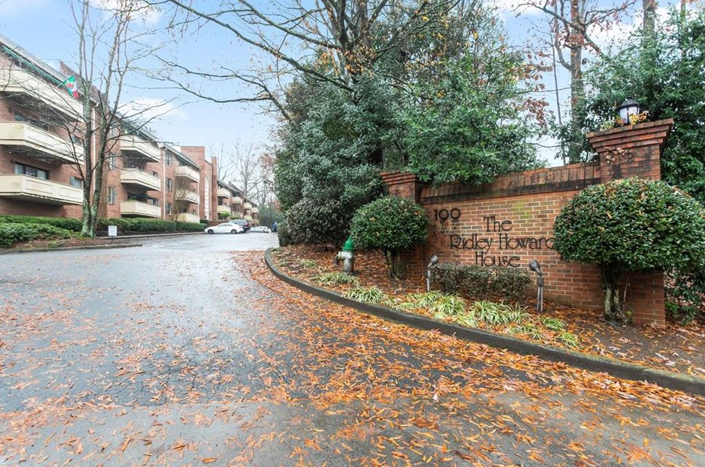 210 Ridley Howard Ct, Decatur GA  30030-2381 exterior