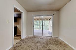 5888 Oakleaf Dr - Photo 3