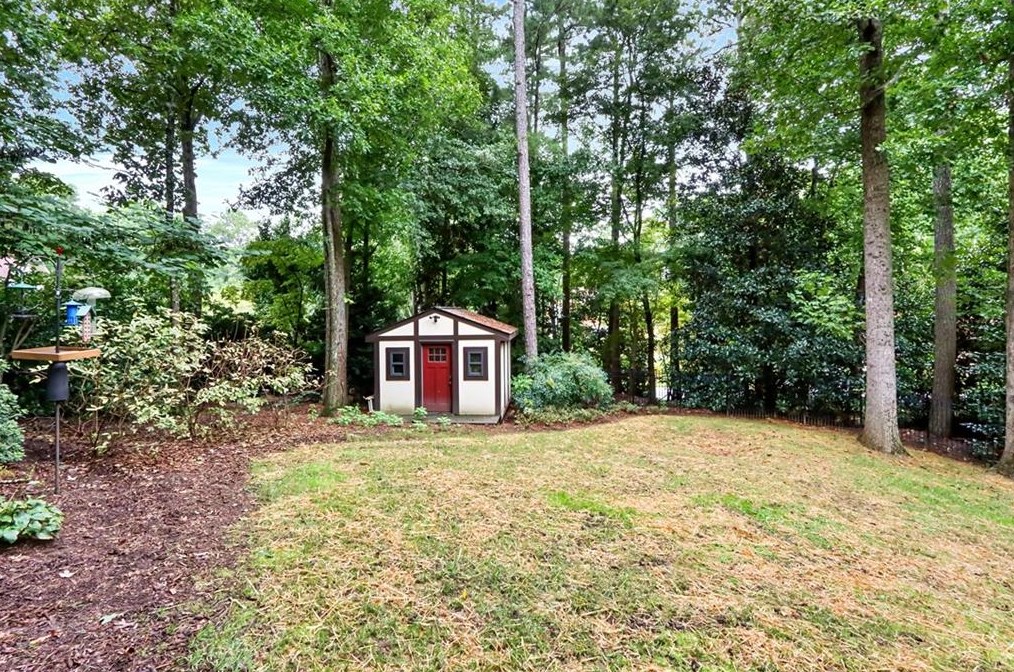 320 Quiet Water Ln, Atlanta GA  30350-3723 exterior