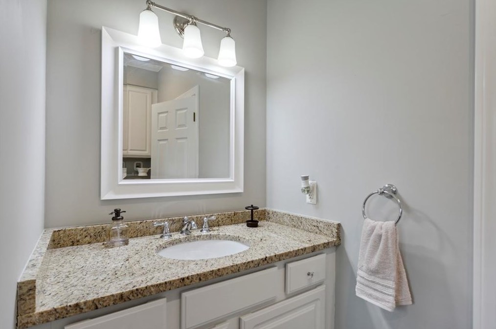 320 Quiet Water Ln, Atlanta GA  30350-3723 exterior