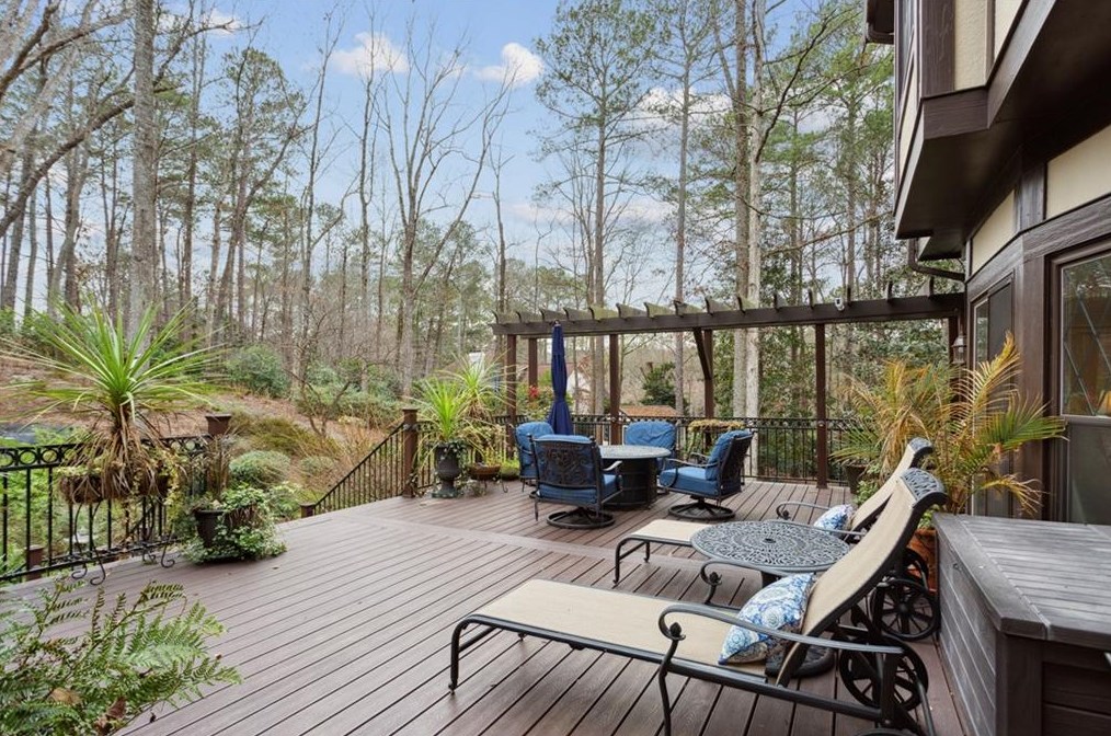 320 Quiet Water Ln, Atlanta GA  30350-3723 exterior