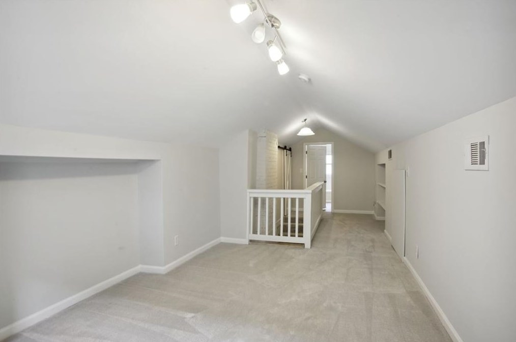 39 Oakridge Ave, Atlanta GA  30317-2915 exterior