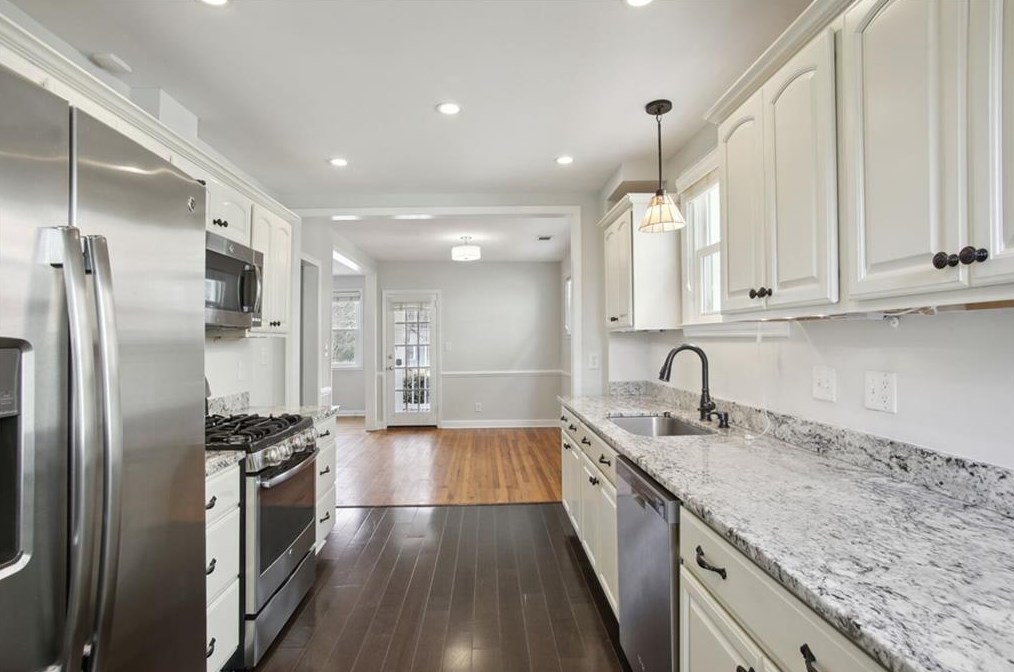39 Oakridge Ave, Atlanta GA  30317-2915 exterior