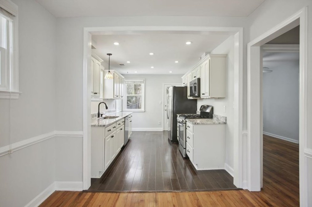 39 Oakridge Ave, Atlanta GA  30317-2915 exterior