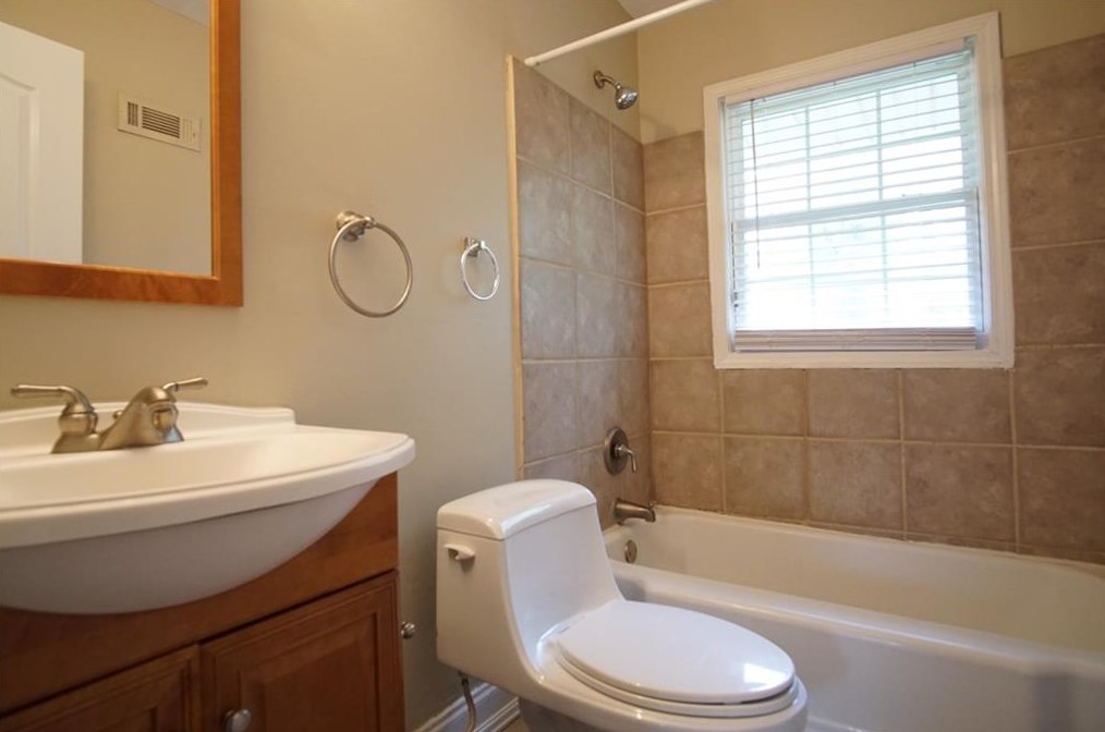 1908 Donna Pl, Decatur GA  30032-5212 exterior