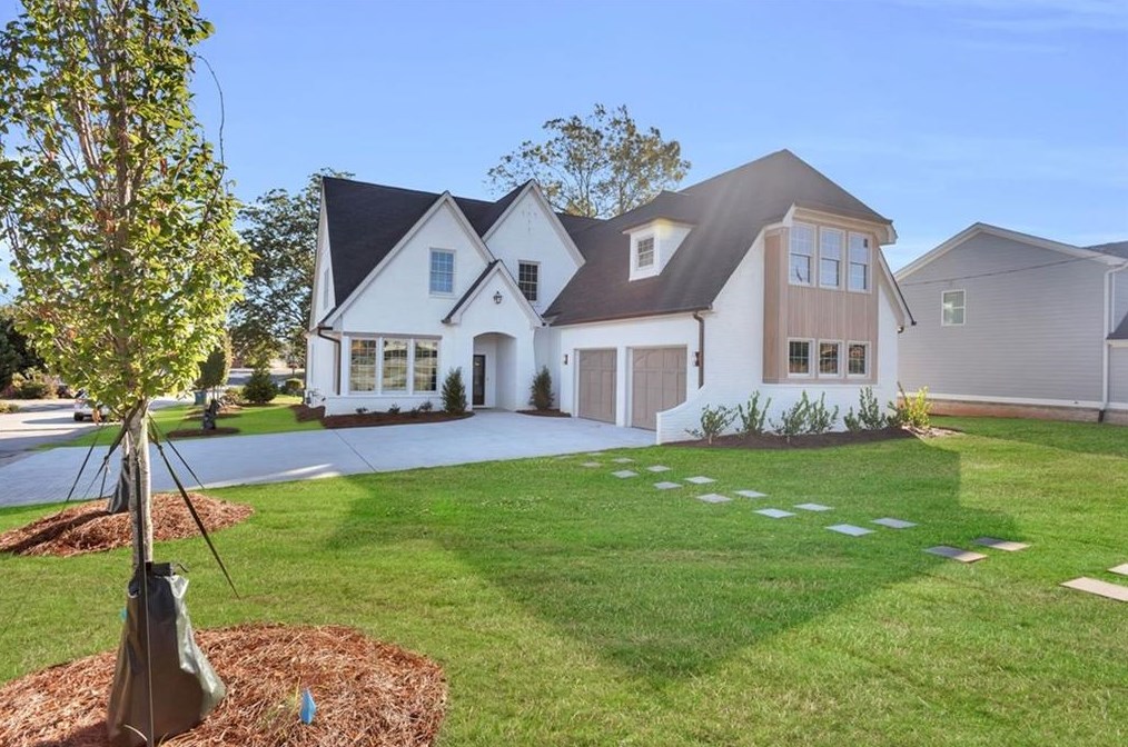 2465 Dixie Ave, Smyrna GA  30080-2159 exterior