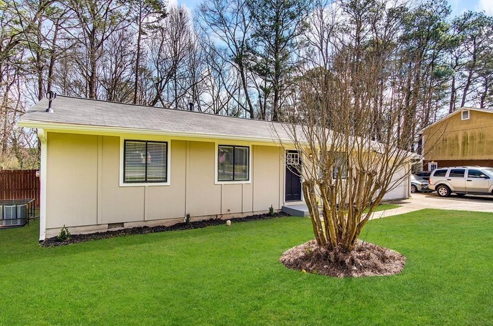 1662 Freedom Vly, Decatur GA  30032-4811 exterior