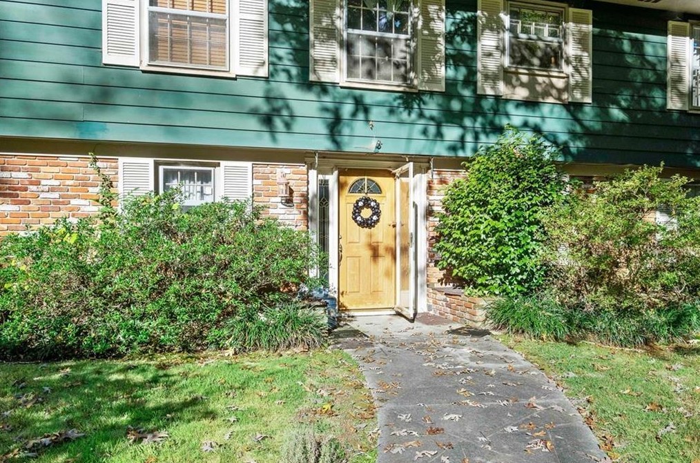 2525 Overlook Dr, Atlanta GA  30344-2026 exterior