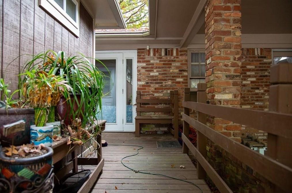 2525 Overlook Dr, Atlanta GA  30344-2026 exterior