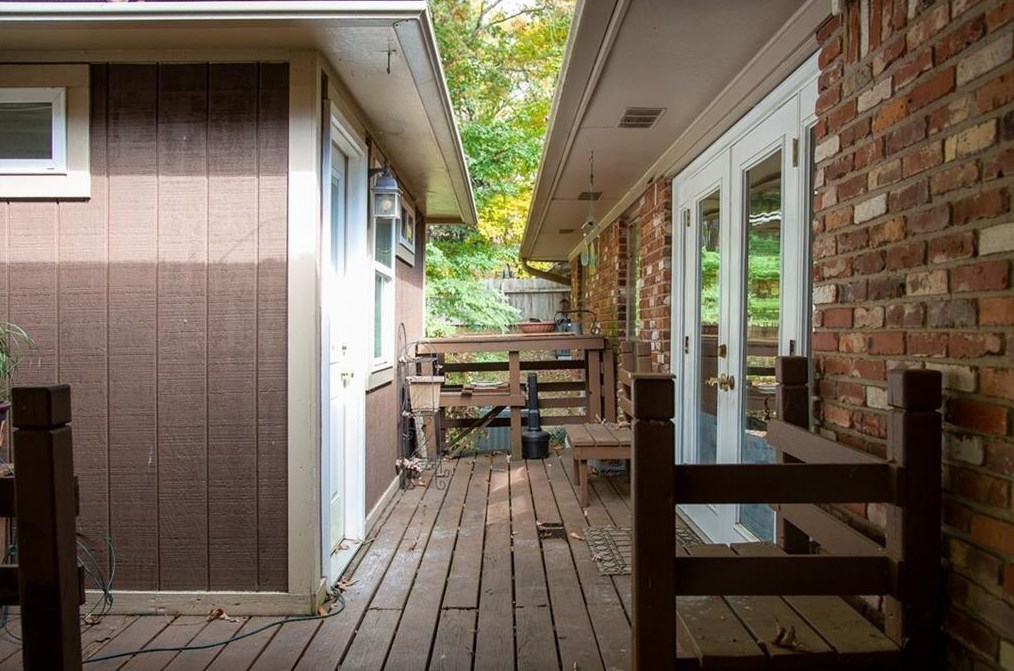 2525 Overlook Dr, Atlanta GA  30344-2026 exterior