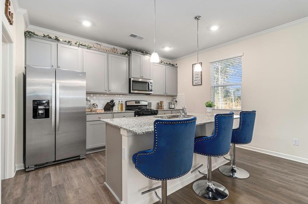 1106 Shadow Glen Dr, Fairburn GA  30213-6504 exterior