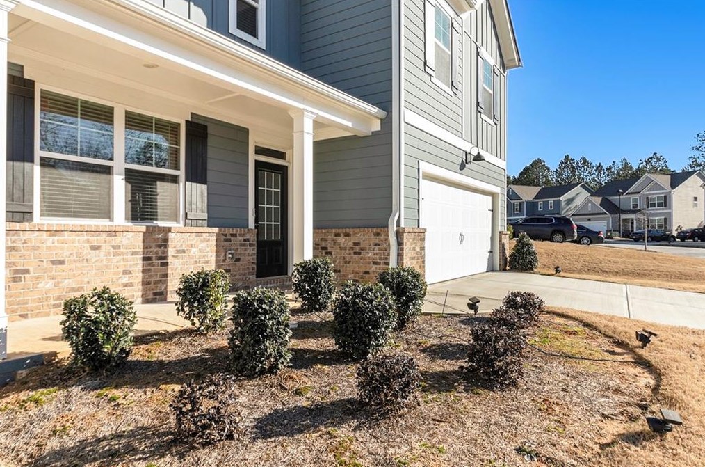 1106 Shadow Glen Dr, Fairburn GA  30213-6504 exterior