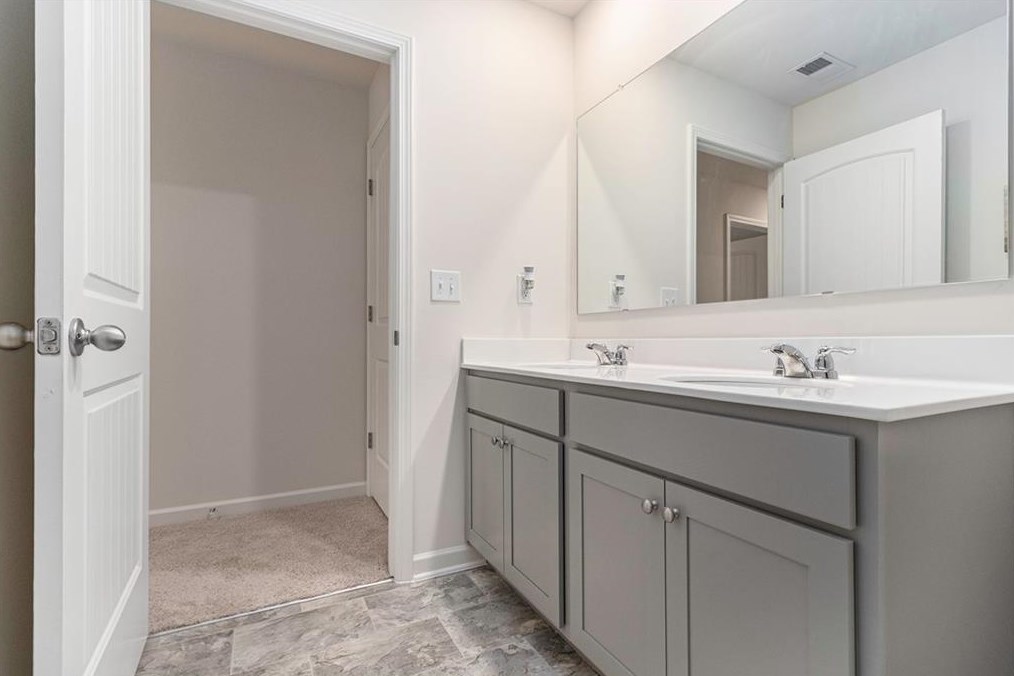 1106 Shadow Glen Dr, Fairburn GA  30213-6504 exterior