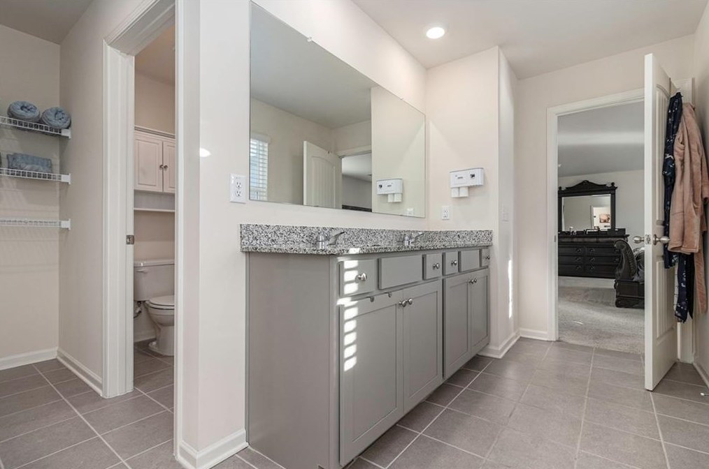 1106 Shadow Glen Dr, Fairburn GA  30213-6504 exterior