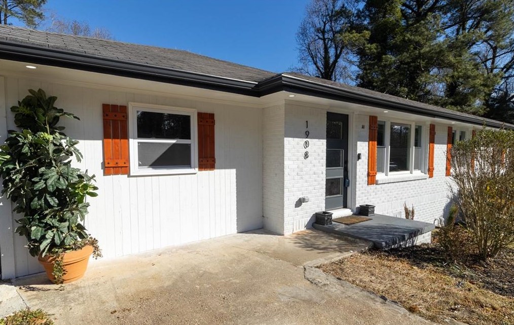 1908 Creekside Ct, Decatur GA  30032-4926 exterior