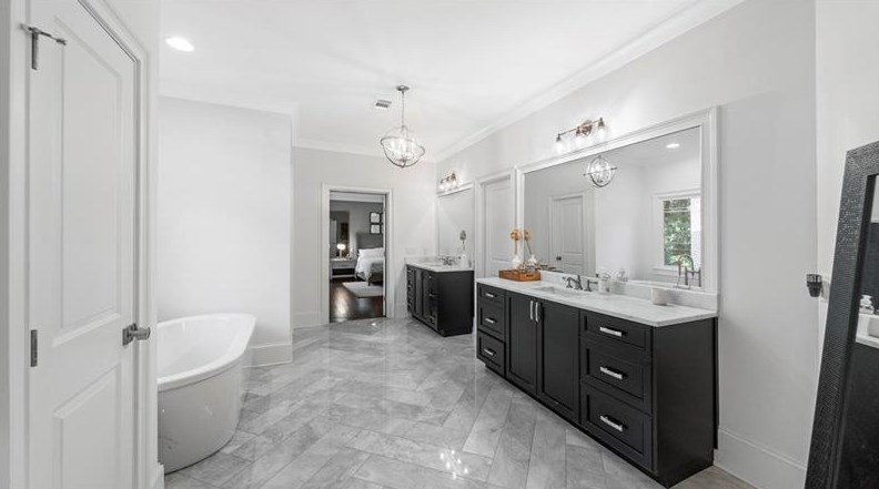 3091 Rhodenhaven Dr, Atlanta GA  30327-1225 exterior