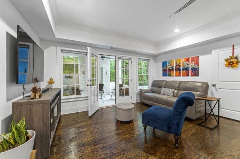 3091 Rhodenhaven Dr, Atlanta GA  30327-1225 exterior