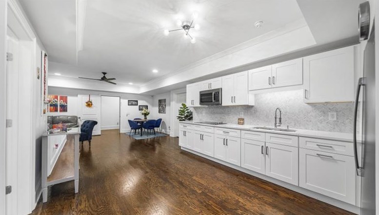 3091 Rhodenhaven Dr, Atlanta GA  30327-1225 exterior