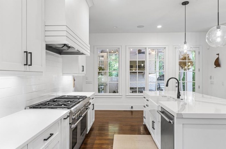 3091 Rhodenhaven Dr, Atlanta GA  30327-1225 exterior