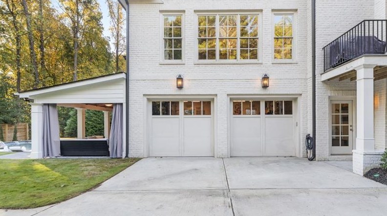 3091 Rhodenhaven Dr, Atlanta GA  30327-1225 exterior