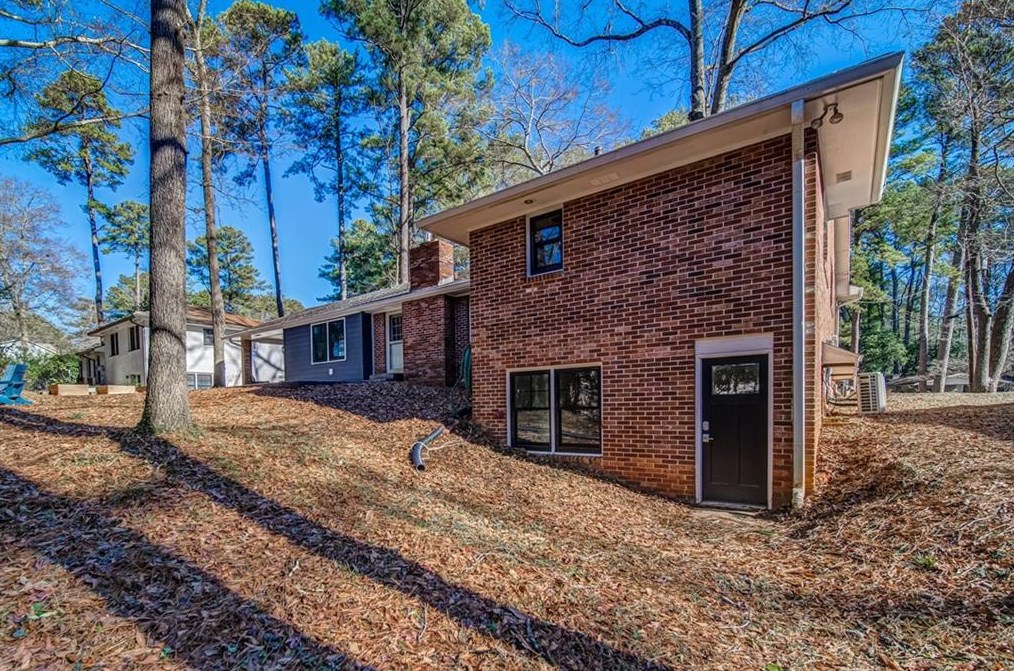 1826 Ramble Ct, Decatur GA  30033-1117 exterior