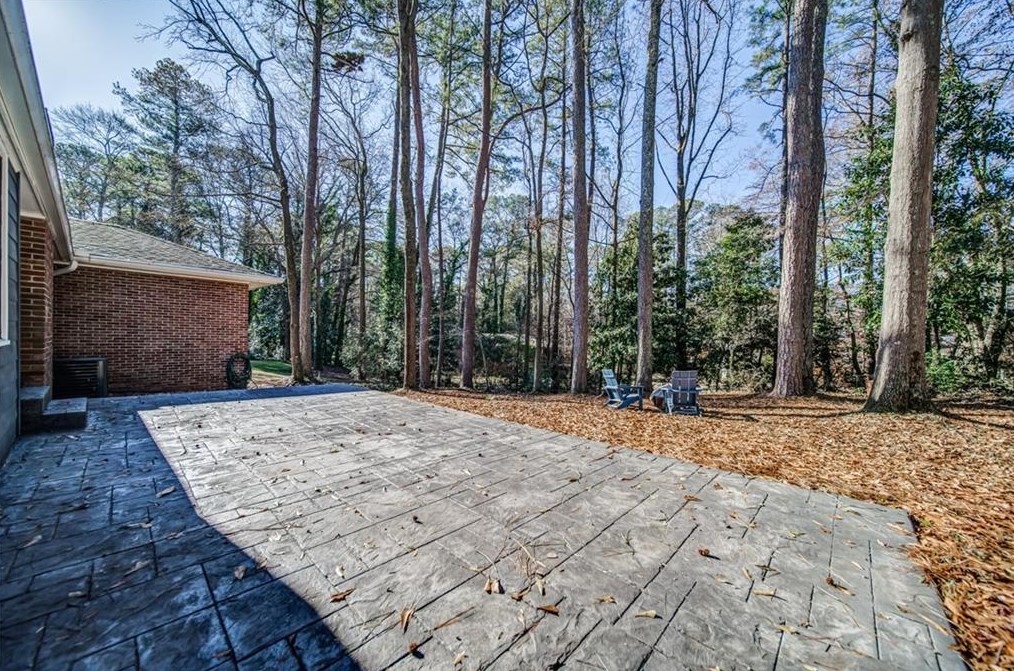 1826 Ramble Ct, Decatur GA  30033-1117 exterior