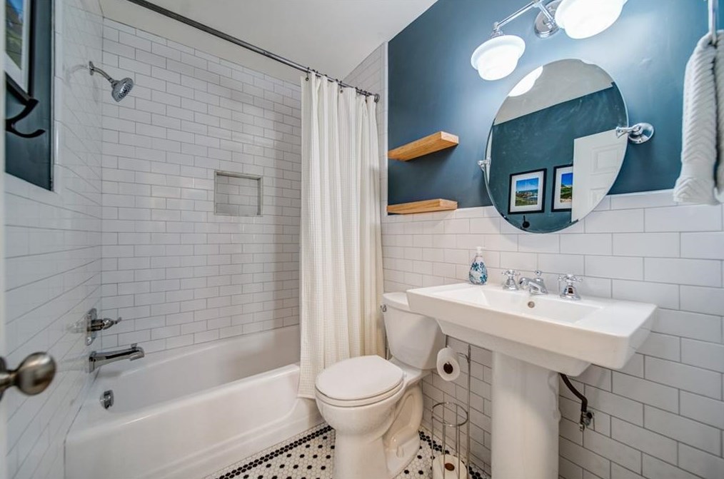 1826 Ramble Ct, Decatur GA  30033-1117 exterior