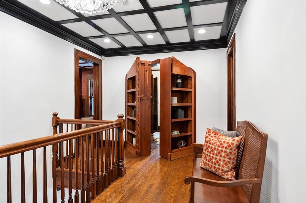 2665 Northside Dr, Atlanta GA  30305-3515 exterior