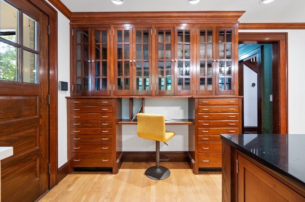 2665 Northside Dr, Atlanta GA  30305-3515 exterior