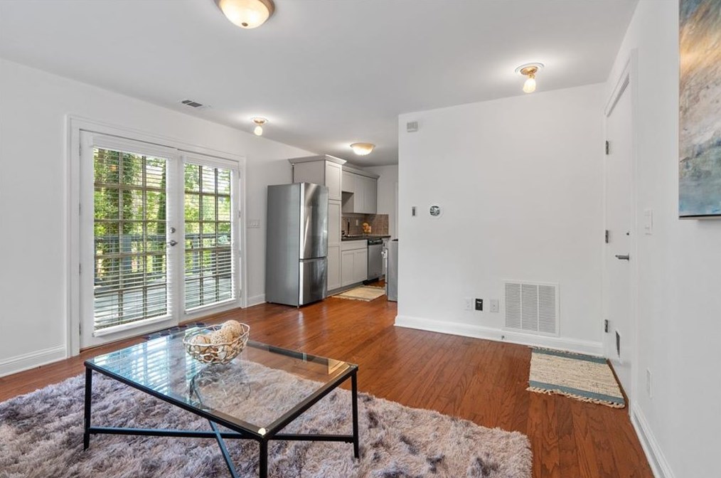 2665 Northside Dr, Atlanta GA  30305-3515 exterior