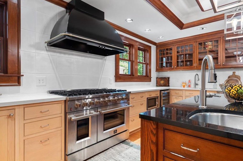 2665 Northside Dr, Atlanta GA  30305-3515 exterior