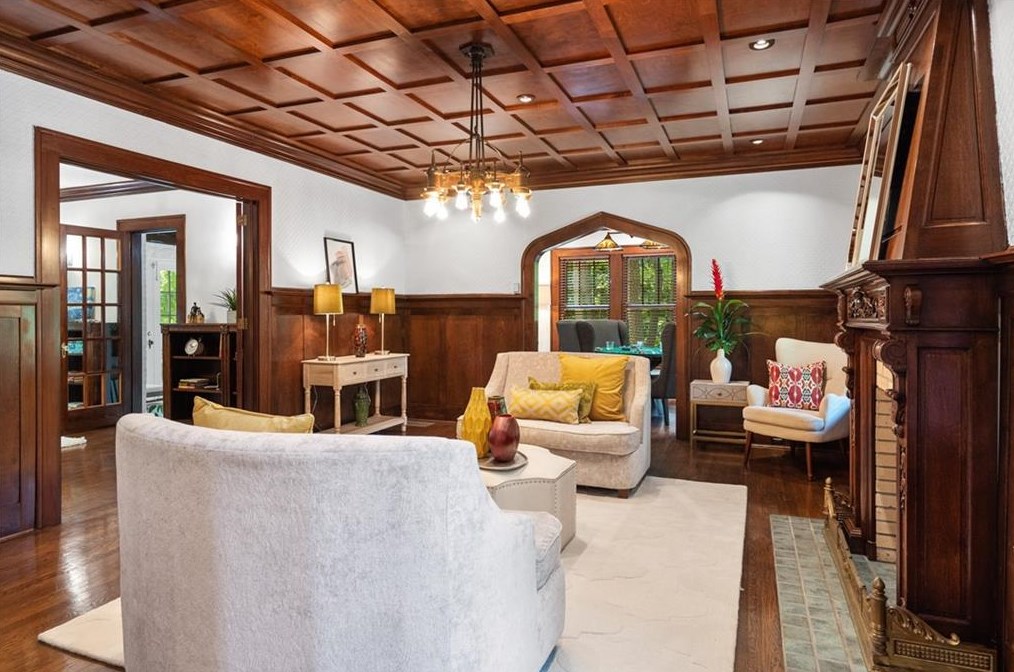 2665 Northside Dr, Atlanta GA  30305-3515 exterior