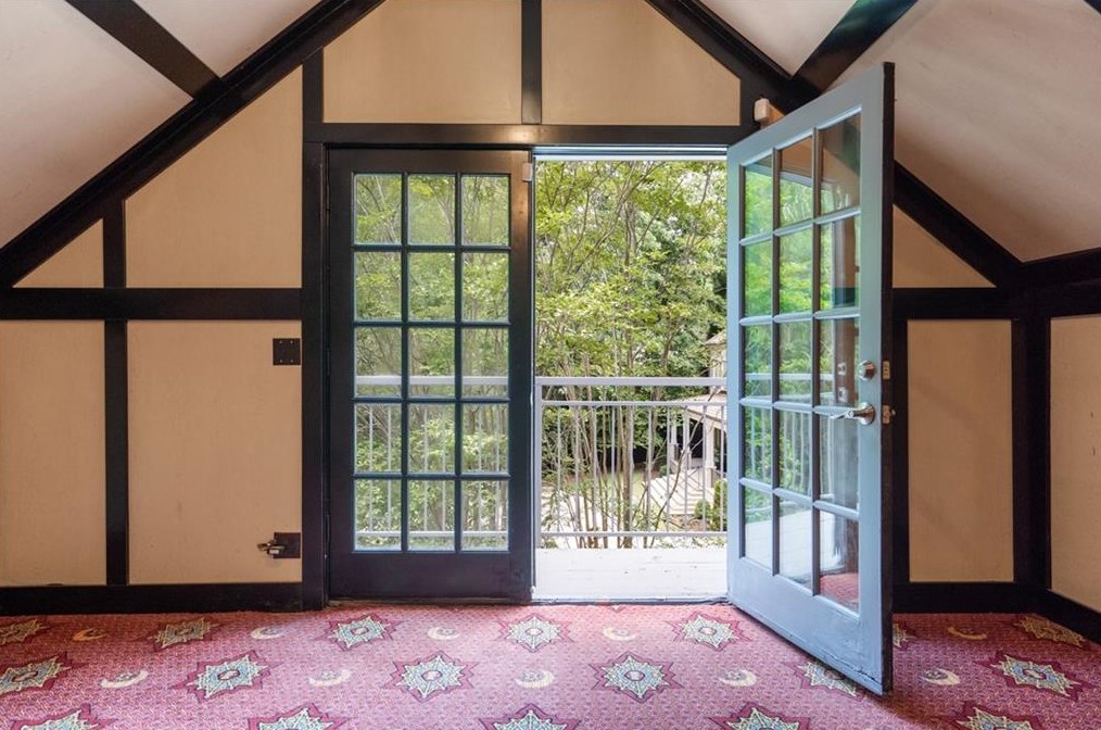 2665 Northside Dr, Atlanta GA  30305-3515 exterior